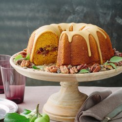 Cinnamon Pecan Bundt Cake