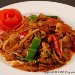 Spicy Fried Rice With Chicken, Bean Sprouts and Peanuts