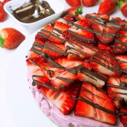 Raw Strawberry Cheesecake