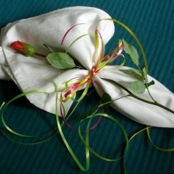 Serviette/Napkin Folding, Informal Drop and Tie