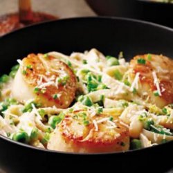 Scallops and Creamy Pea Fettuccine