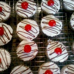 Banana Split Cupcakes