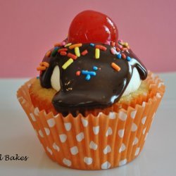 Strawberry & Banana Split Cupcakes