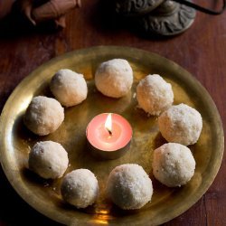 Coconut Ladoos