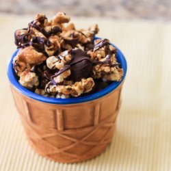 Chocolate Drizzled Caramel Corn