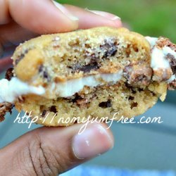 Hi-Hi’s Chocolate Chip Cookie Sandwiches