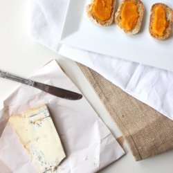 Crostini with Gorgonzola and Honey