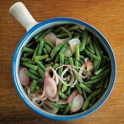 Green Beans With Shallots and Red Pepper