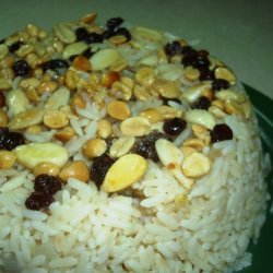 Ruzz Bi I Mukassarat - Egyptian Rice With Nuts