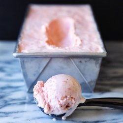 Fresh Strawberry Ice Cream