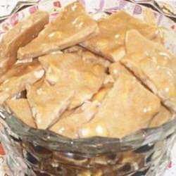 Cinnamon Peanut Brittle