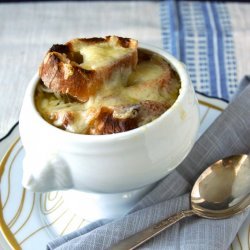 French Onion Soup (Soupe á L'oignon Gratinée)