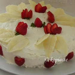 White Chocolate Strawberry Cake