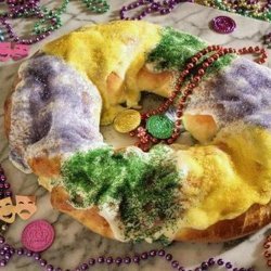 King Cake With Cream Cheese and Apple Filling