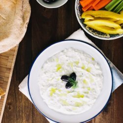 Tzatziki (Greek Cucumber Dip)