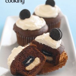 Mini Oreo-Peanut Butter Surprise Cupcakes