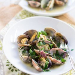 Clams With Green Sauce (Salsa Verde)