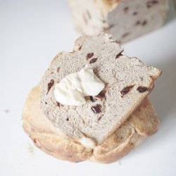 Applesauce Raisin Bread