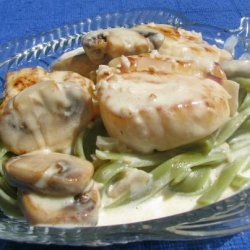 Scallops in Cream Sauce With Spinach Fettuccine