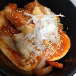 Spicy Korean Rice Cake With Cheese (Cheese Tteokbokki)