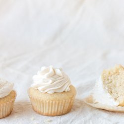 Pretty Vanilla Cupcakes