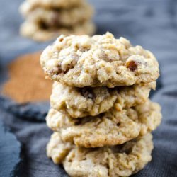 Chewy Oatmeal Raisin Cookies