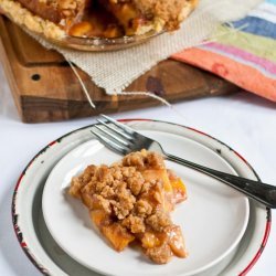 Peach Crumb Pie