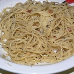 Spaghetti With Bacon, Garlic and Pine Nuts As I Like It!