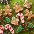 Gingerbread Cookies with Royal Icing (Sandra Lee)