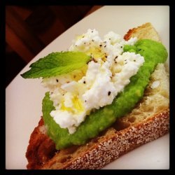 English Pea & Fresh Ricotta Crostini