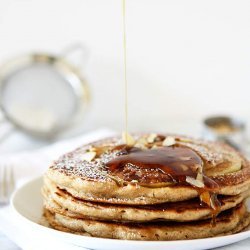 Apple and Cinnamon Oatmeal Pancakes