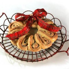 Cinnamon Roll Wreath