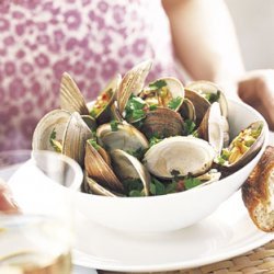 Steamed Clams with Cilantro and Red Pepper