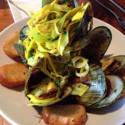 Mussels with Leeks, Saffron and Cream