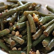 Steamed Green Beans With Walnut Vinaigrette