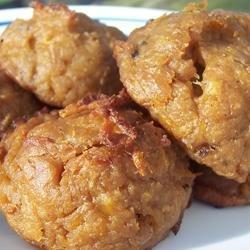 Bolas de Mani (Peanut and Plantain Balls)