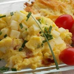 Green Garlic and Ham Scrambled Eggs with Cheese