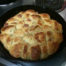 Cheesy Ham Biscuit Pull-Apart