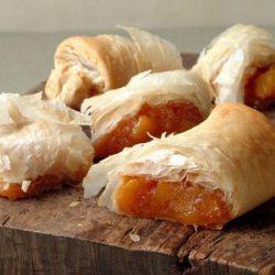 Spiced Peaches in Crisp Phyllo Pastry (Bric de Melocoton Perfumado)