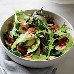 Green Salad with Chorizo Chips