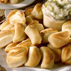 Sour Cream Dinner Rolls