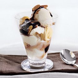 Frozen Yogurt Sundae with Bananas and Chocolate Sauce