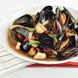 Mussels Steamed with Bacon, Beer, and Fennel