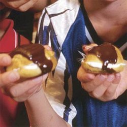 Cream Puffs With Chocolate Sauce