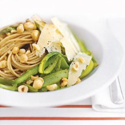 Whole-Wheat Spaghetti with Hazelnuts and Asparagus