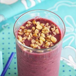 Blackberry-Peach Smoothie with Walnuts