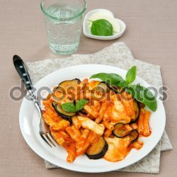 Pasta with Eggplant and Basil Sauce