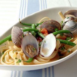 Fettuccine with Clams, Haricots Verts, and Parsley