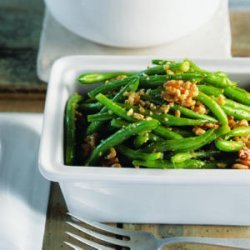 Green Beans with Walnut Pesto