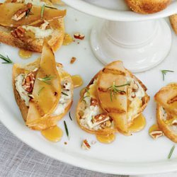 Gorgonzola-Grilled Pear Crostini